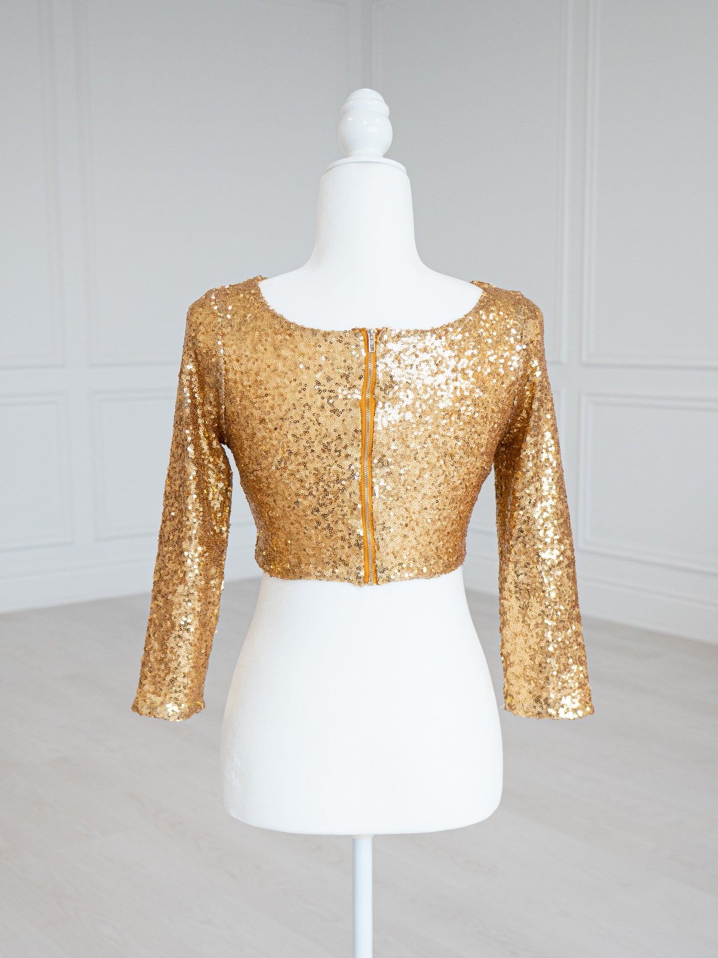 Gold Sequin Blouse with a scoop neckline, sleeveless design and stretch lining for a close fit. Fully finished and ready to wear with sarees, lehengas or skirts.

Saree Blouse | Wedding Saree Blouse | Sari Blouse | Saree Blouse Design | Readymade saree blouse | Designer Blouse