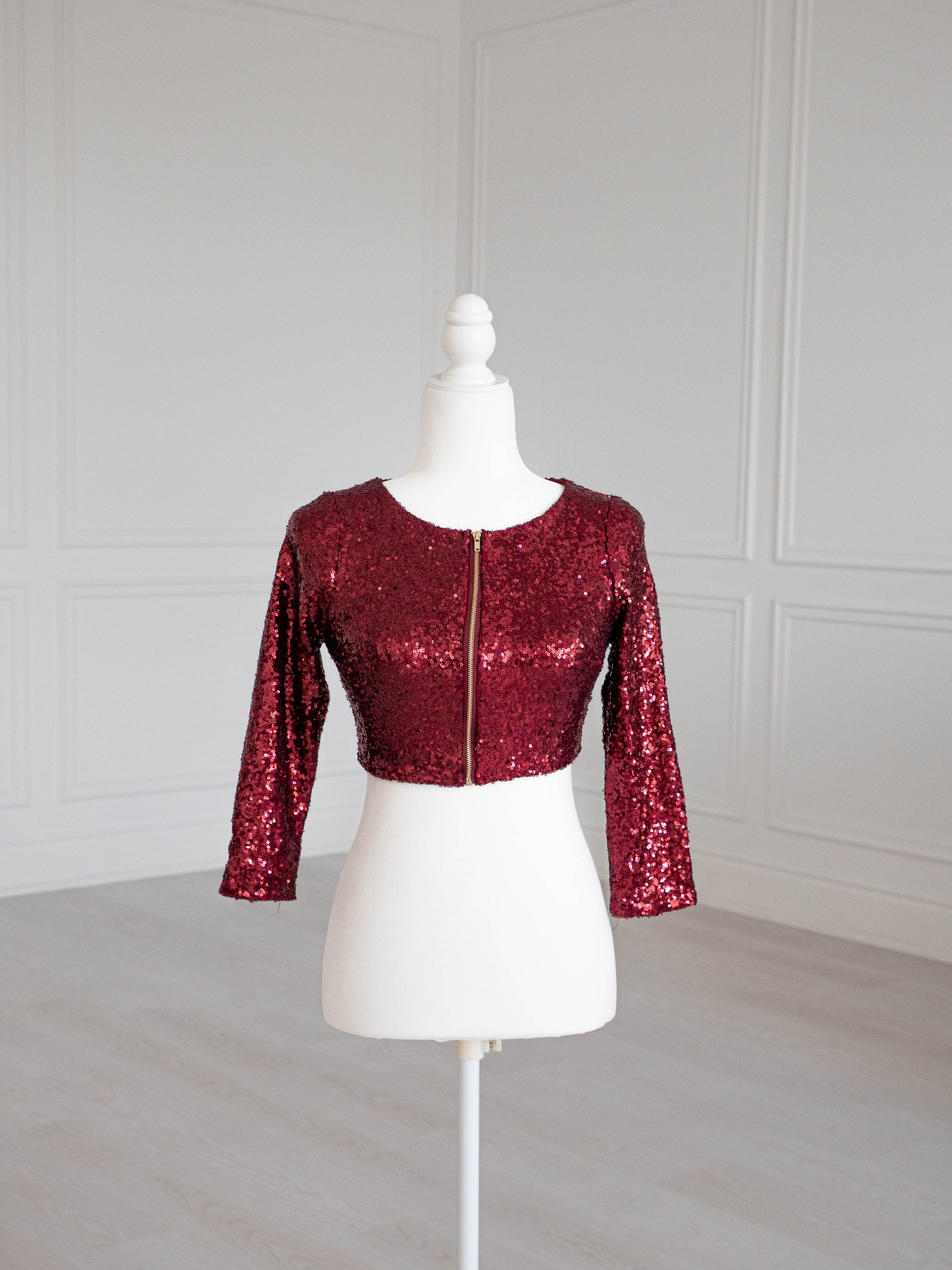 Pinot Noir Sequin Blouse with a scoop neckline, sleeveless design and stretch lining for a close fit. Fully finished and ready to wear with sarees, lehengas or skirts.

Saree Blouse | Wedding Saree Blouse | Sari Blouse | Saree Blouse Design | Readymade saree blouse | Designer Blouse