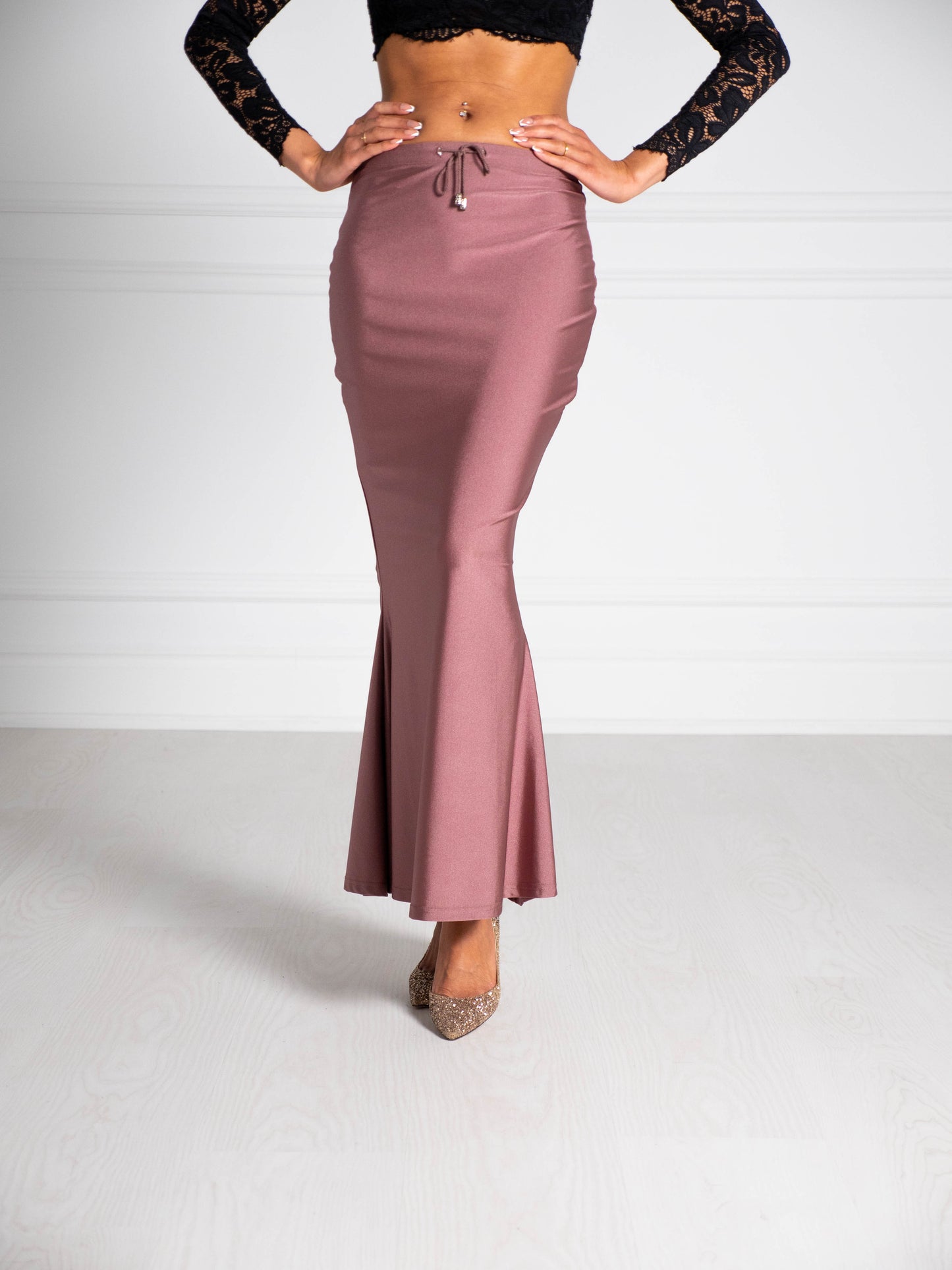 Amethyst Saree Silhouette™ petticoat with a high waist and mermaid-style flare, designed to smooth the body and support any saree drape. Ideal underskirt for pleating, tucking and styling.